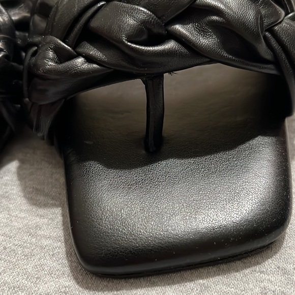 *NWT* Vince Camuto Antonni Slides - Picture 2 of 7